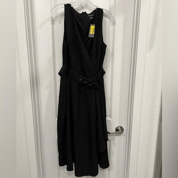 City Chic NWT flirty V neck swing dress. - Picture 4 of 6